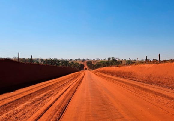 Usina Cedro: Investimentos, com recursos próprios, nas estradas e pontes municipais da zona rural de Paranaíba .